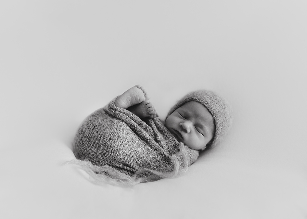 Edmonton Newborn Photographer_Baby Oliver Sneak Peek 1.jpg