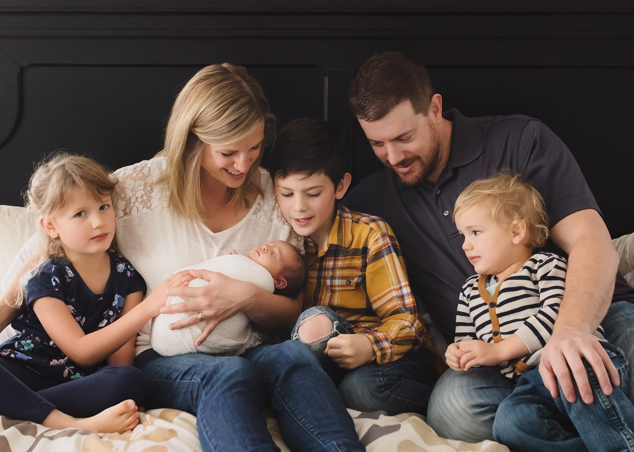 Alberta Newborn Photographer_Baby Madelaine Sneak Peek 1.jpg