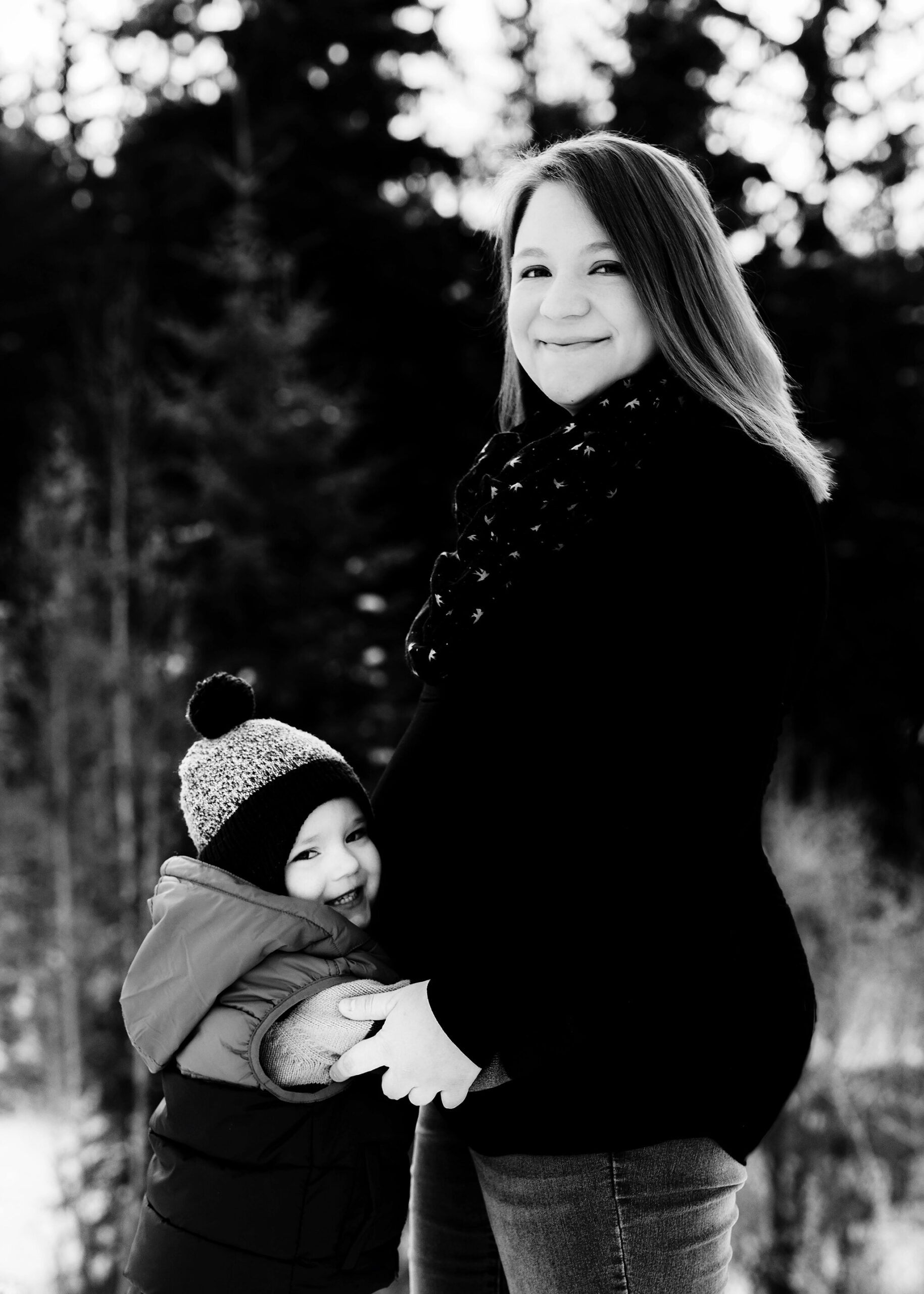 Edmonton Maternity Photographer_ Trinity_ Winter2.jpg