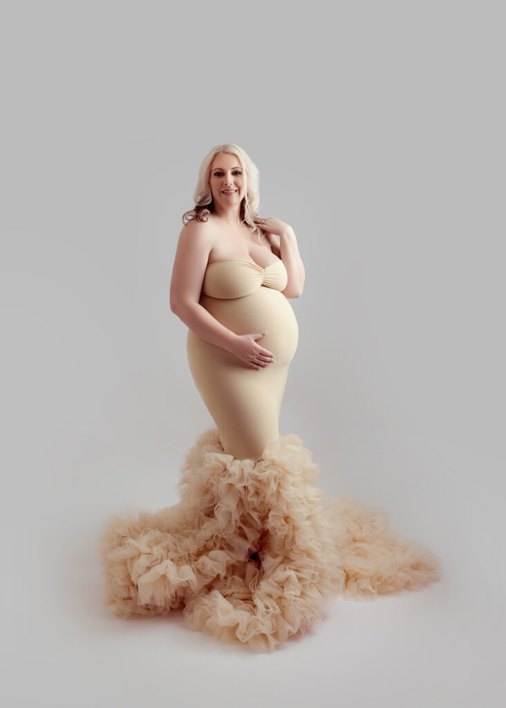 Edmonton Studio Maternity portrait by Kelsie Kelly Photographer