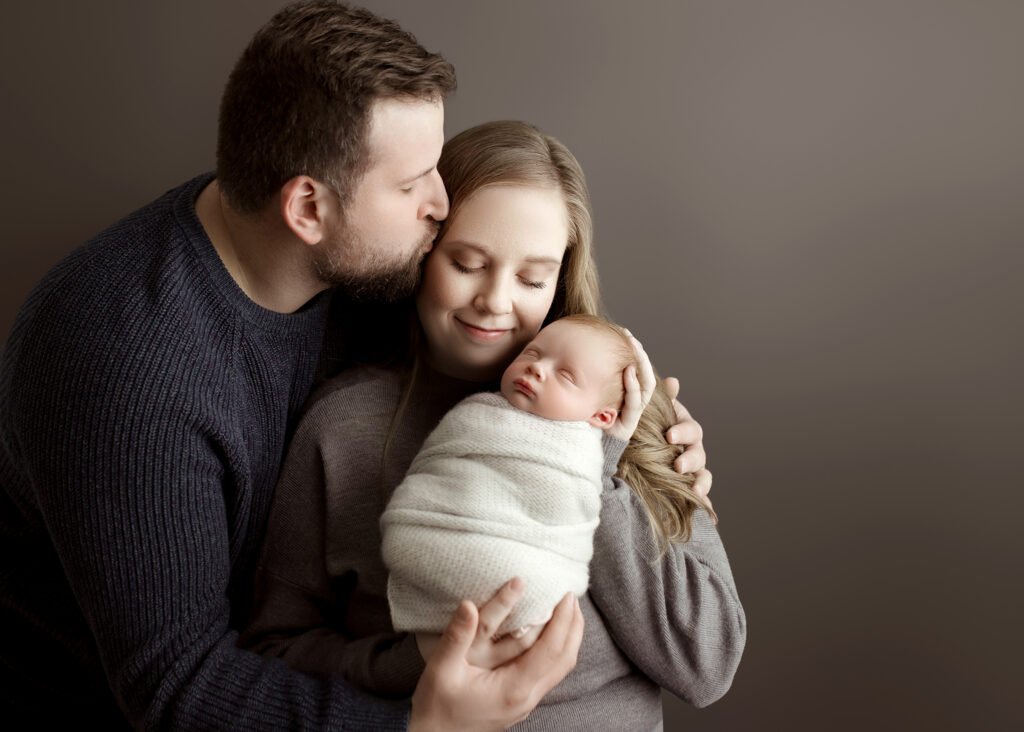 Family Newborn portrait by Kelsie Kelly Photographer | Edmonton Newborn Photography