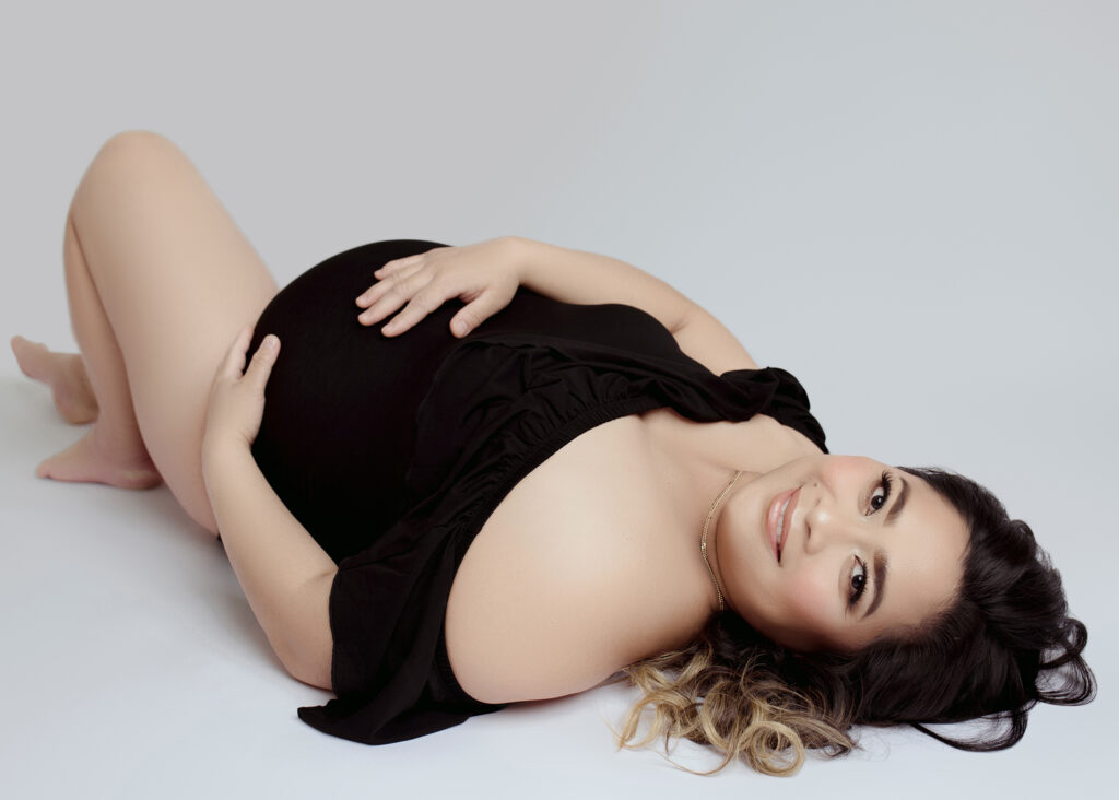 Alberta maternity photography by Kelsie Kelly Photographer